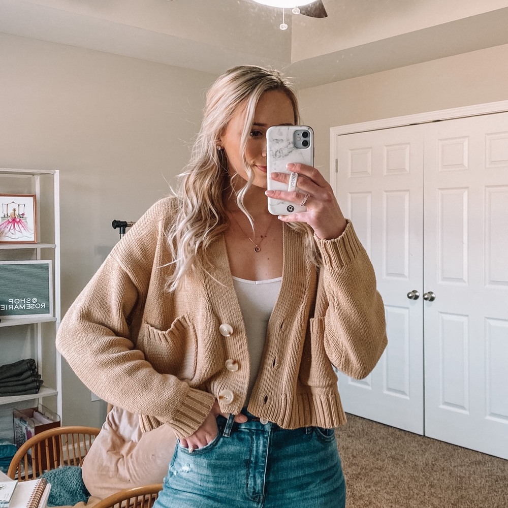 Cropped beige cardigan